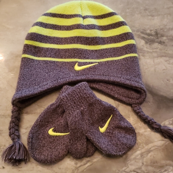toddler hat and mitten set